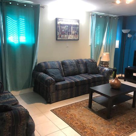 ברמפטון Beautiful 1 Bedroom, Walk Out Basement Apartment. מראה חיצוני תמונה