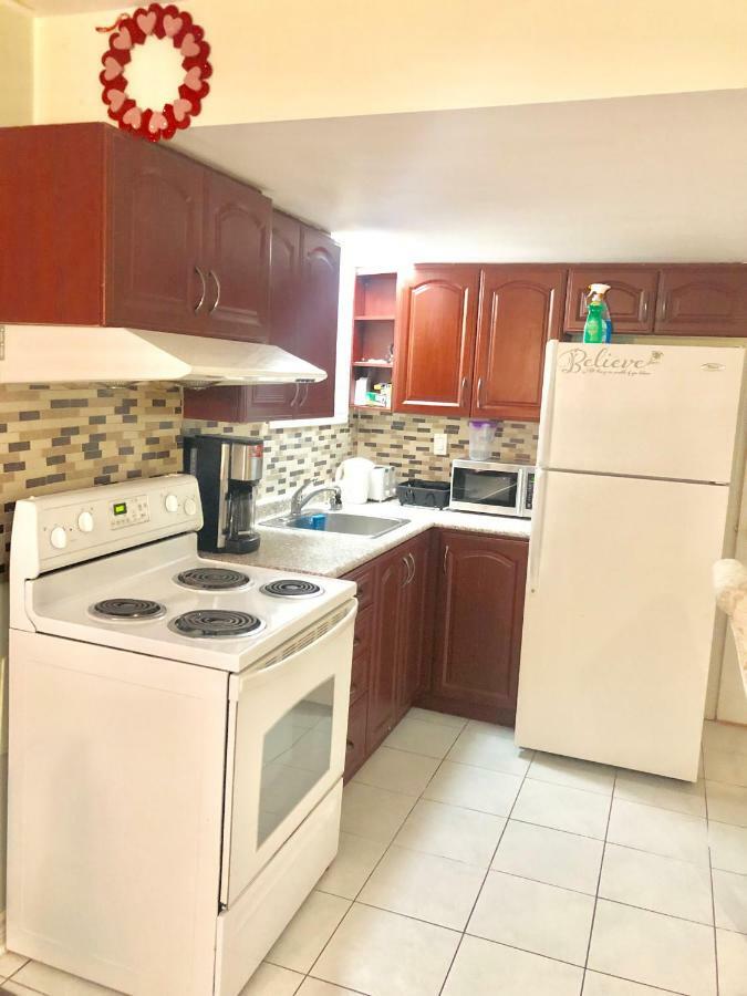 ברמפטון Beautiful 1 Bedroom, Walk Out Basement Apartment. מראה חיצוני תמונה