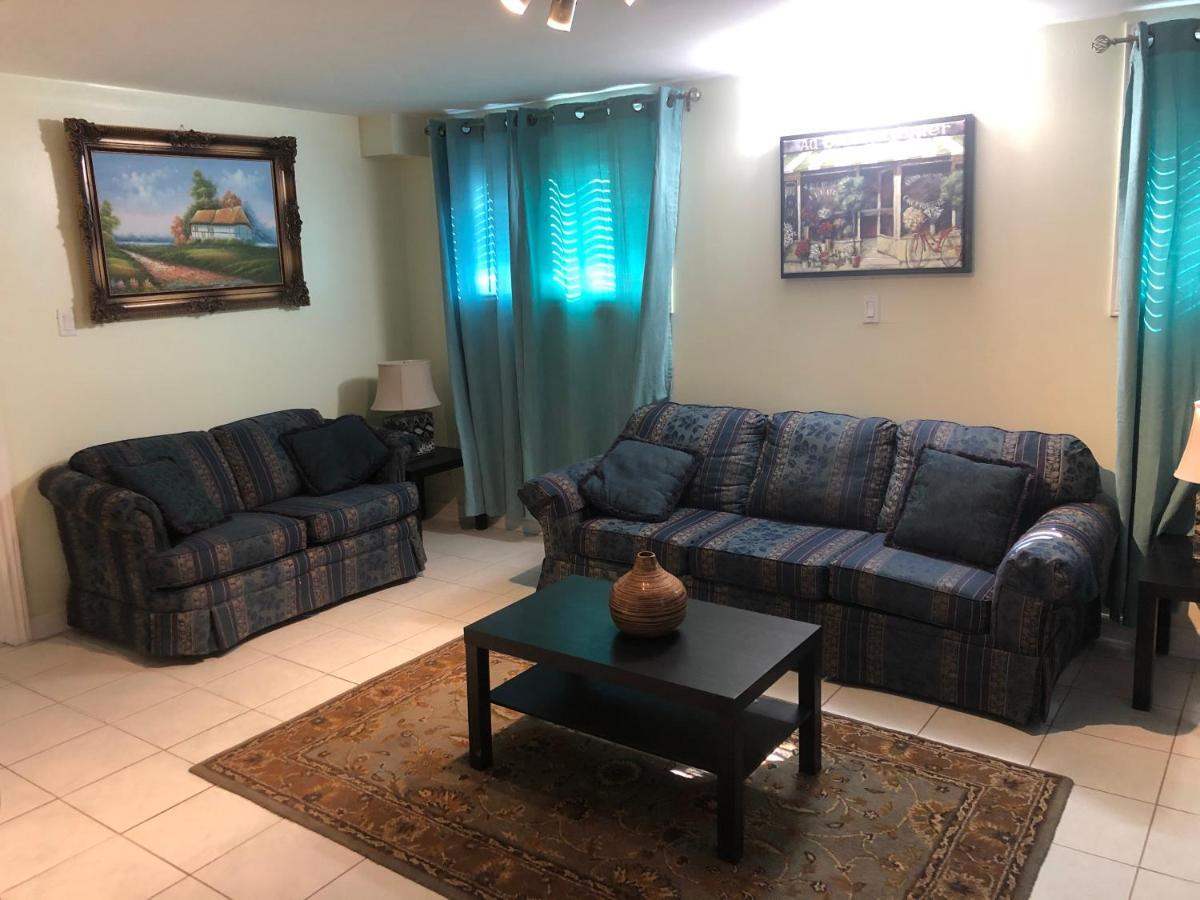 ברמפטון Beautiful 1 Bedroom, Walk Out Basement Apartment. מראה חיצוני תמונה