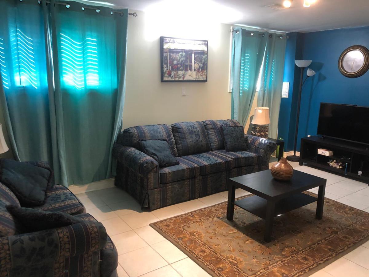 ברמפטון Beautiful 1 Bedroom, Walk Out Basement Apartment. מראה חיצוני תמונה